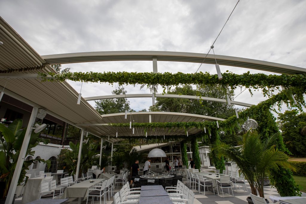 Pergola bioclimatica deschisa