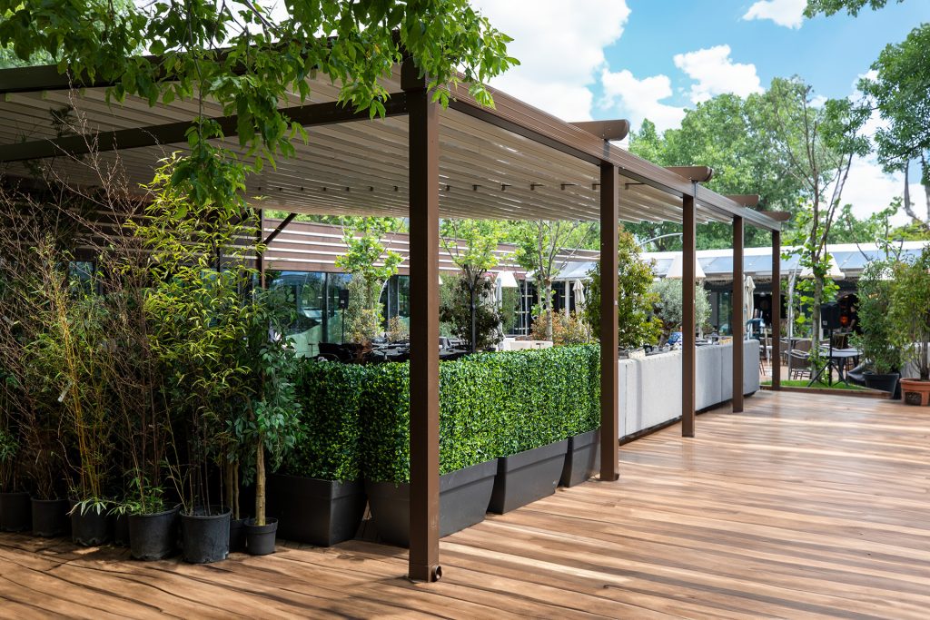 Eleganță modernă și rezistență: Pergolă din aluminiu ArtShadows