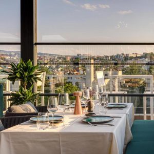 Soluții de terase acoperite lipite de casă personalizate pentru locuința ta